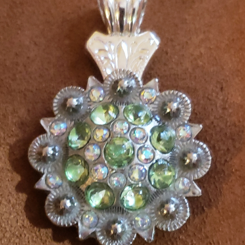 🐴 Western Swarovski Crystal Pendant Peridot Green